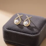 Hancini Criss-Cross Pearl & Zirconia Gold Stud Earrings 0A 0AHancini Criss-Cross Pearl & Zirconia Gold Stud Earrings 0A 0A_0000_